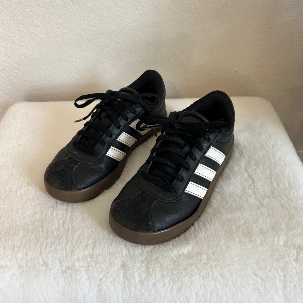 Kids adidas sambas tennis shoes
